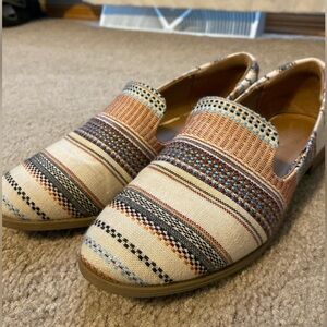 Target - Universal Thread Loafers